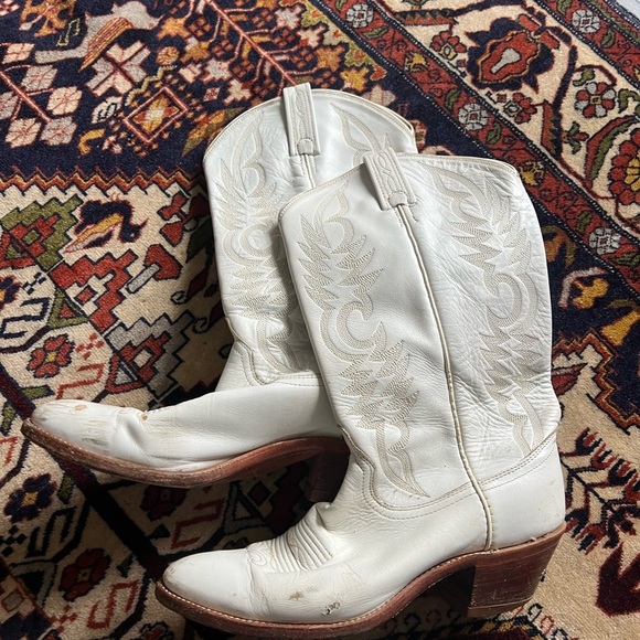 Vintage Dan Post White Cowboy Boots, size 8.5 - Picture 2 of 8